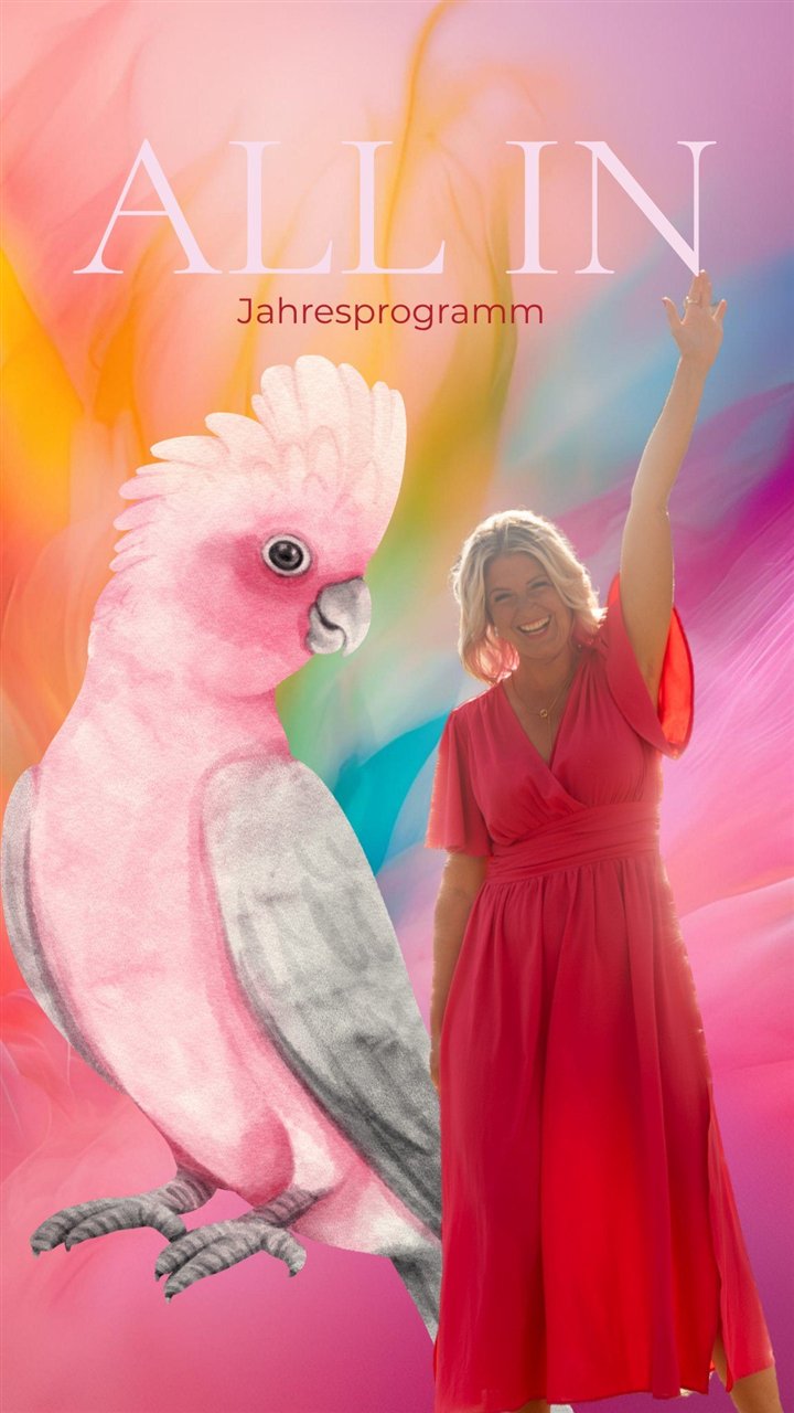 ALL IN Jahresprogramm – Kathi im roten Kleid mit rosa Kakadu
